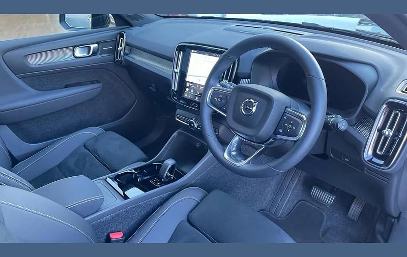 New Volvo EX40 Ultra 185 kW (252 HP) 2026 Black SUV