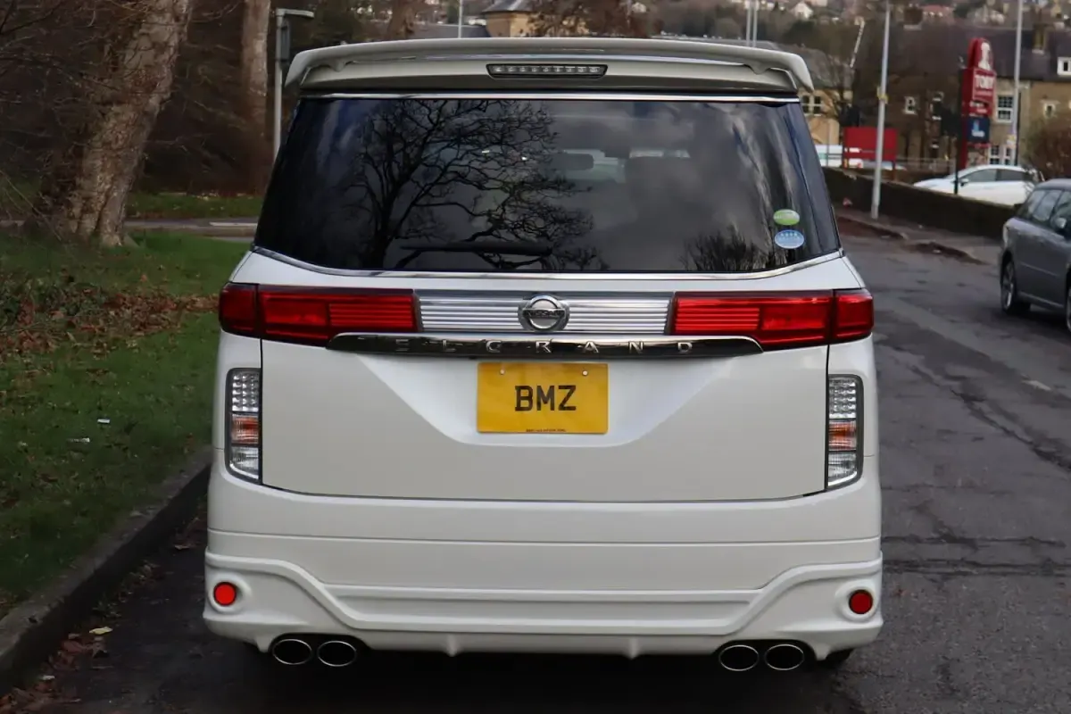 Używany Nissan Elgrand 2010 Biały Minivan