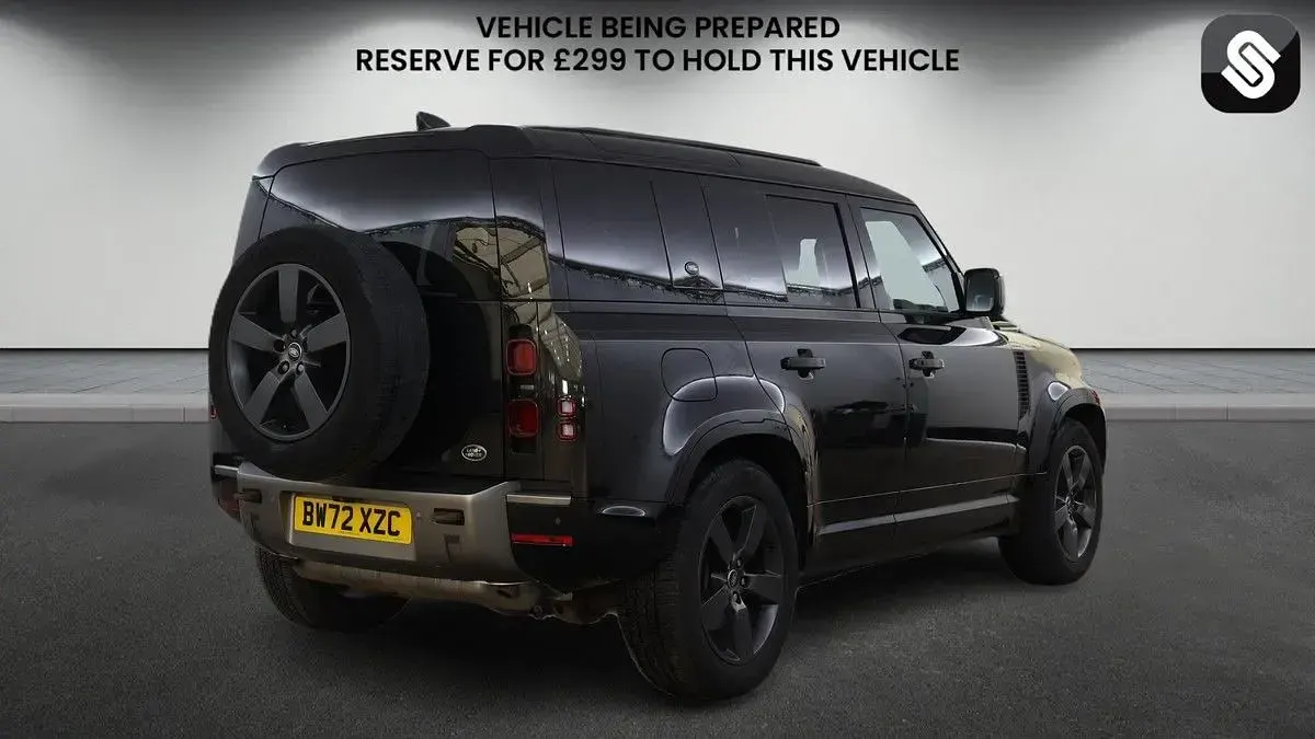 Used Land Rover Defender HSE Dynamic 404 HP (297 kW) 2023 Santorini black SUV