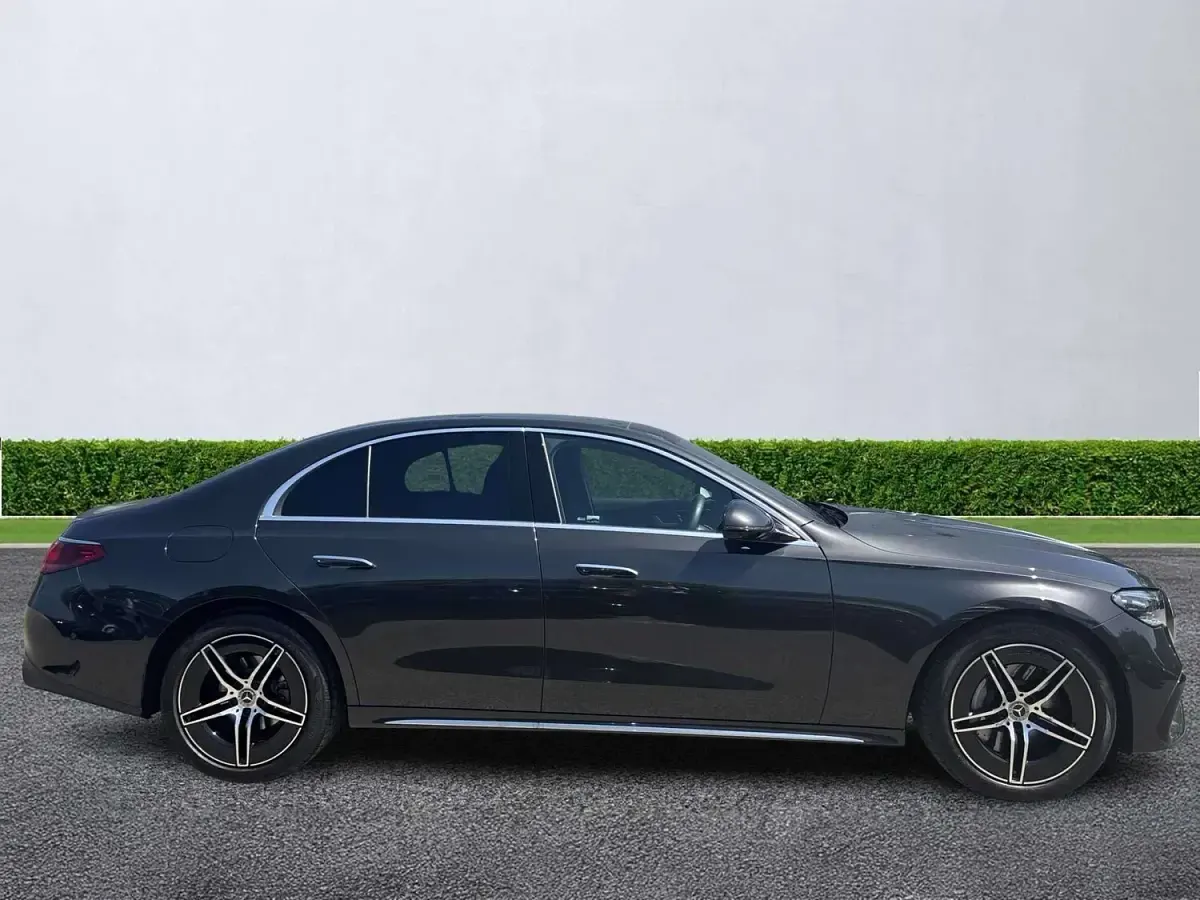 Used Mercedes E220 AMG Line Premium 220 HP (161 kW) 2025 Grey Sedan