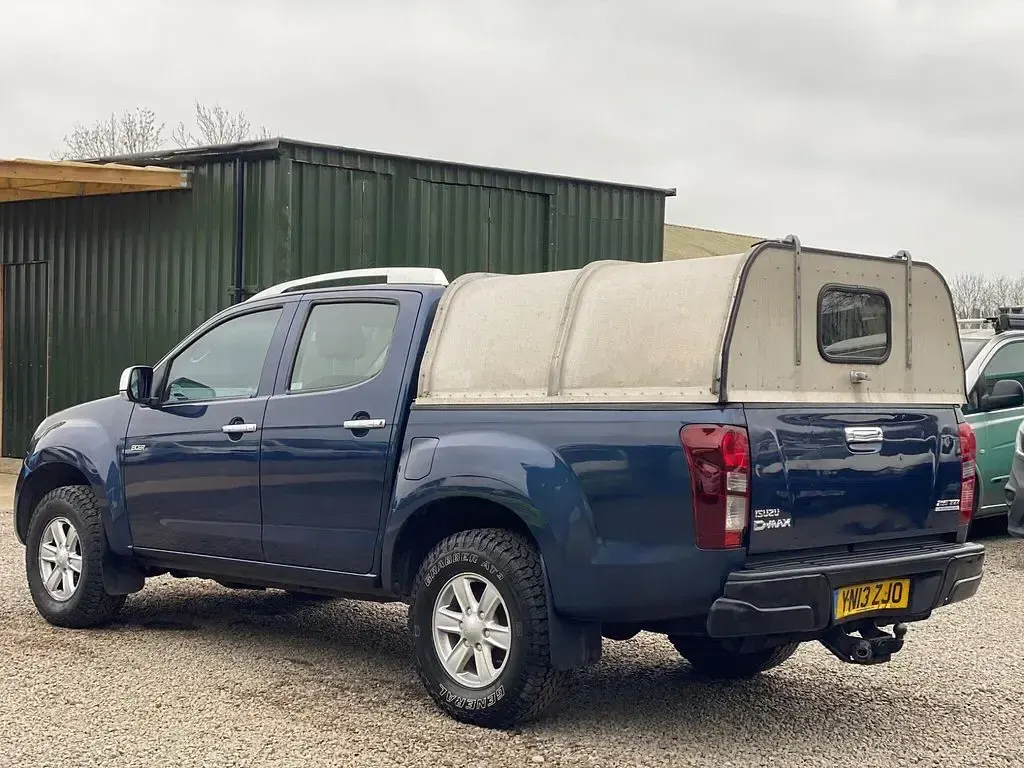 Used Isuzu D-Max 2013 Blue Pickup