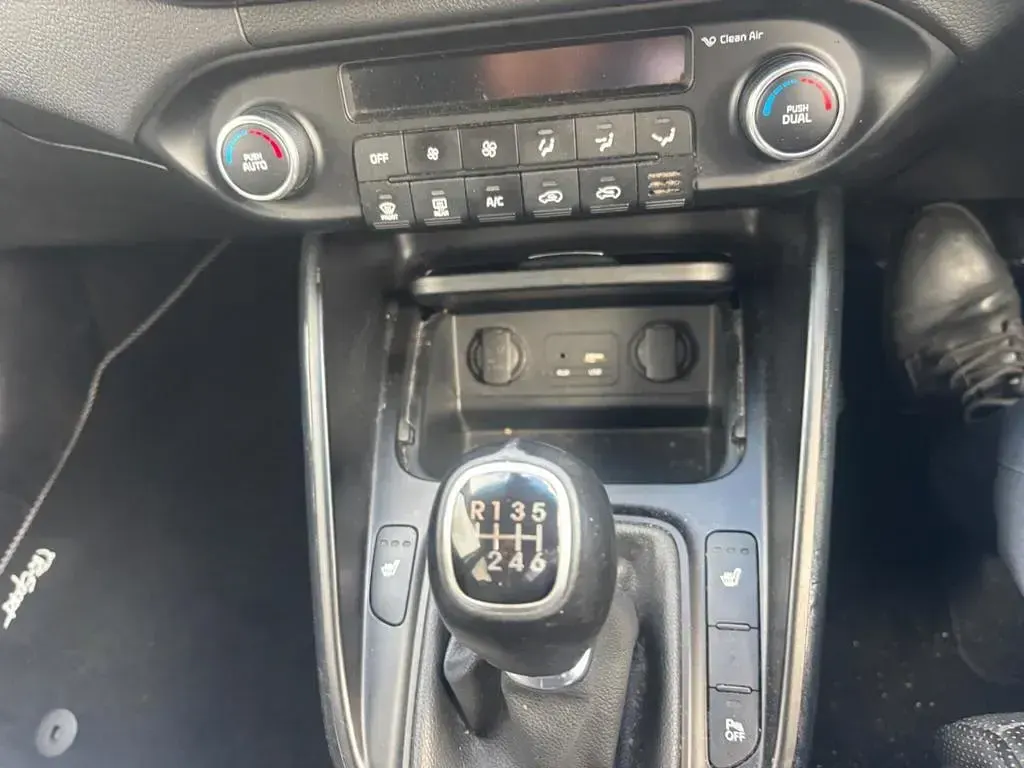 Used Kia Carens Family 139 HP (102 kW) 2016 Silver MPV