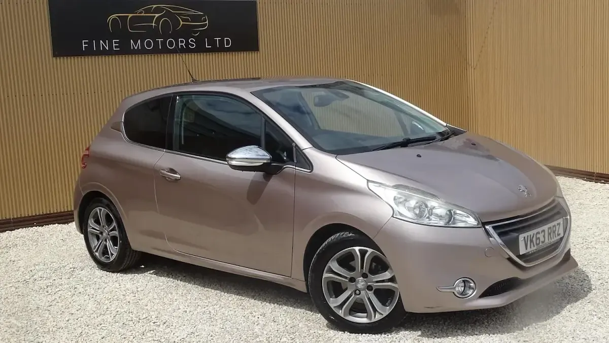 Used Peugeot 208 Allure 82 HP (60 kW) 2013 Pink Hatchback