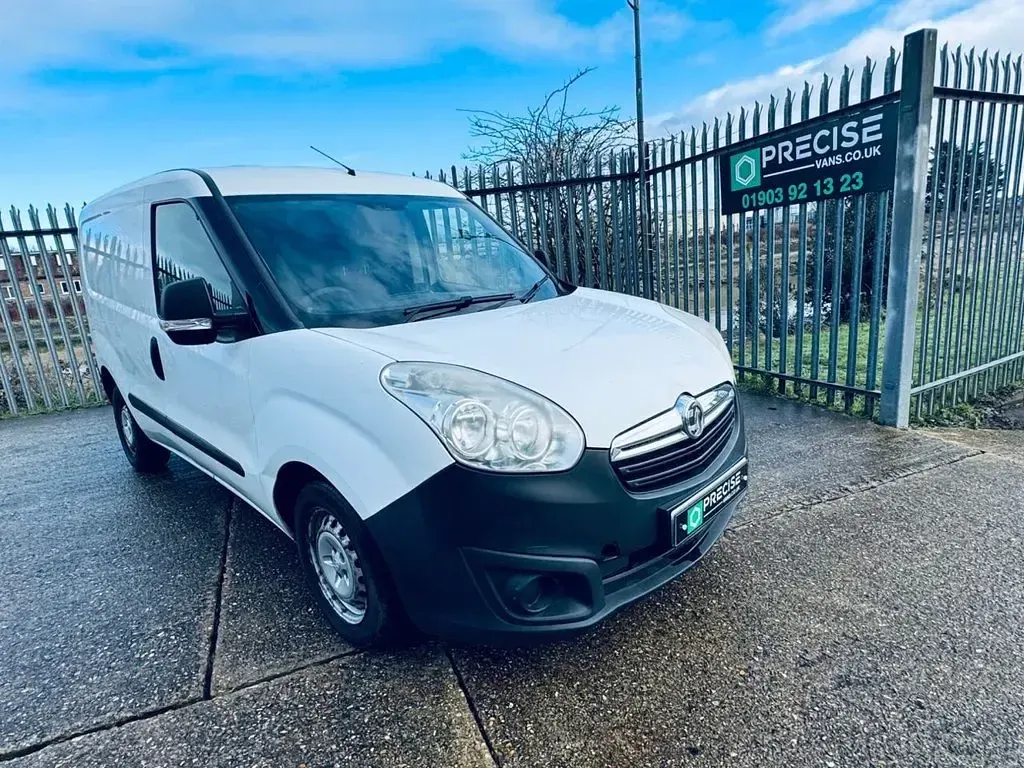 Used Vauxhall Combo 2014 White MPV