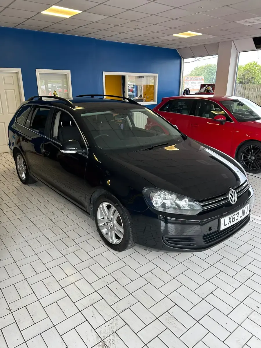 Begagnad VW Golf VII SE 105 HK (77 kW) 2013 Svart Kombi