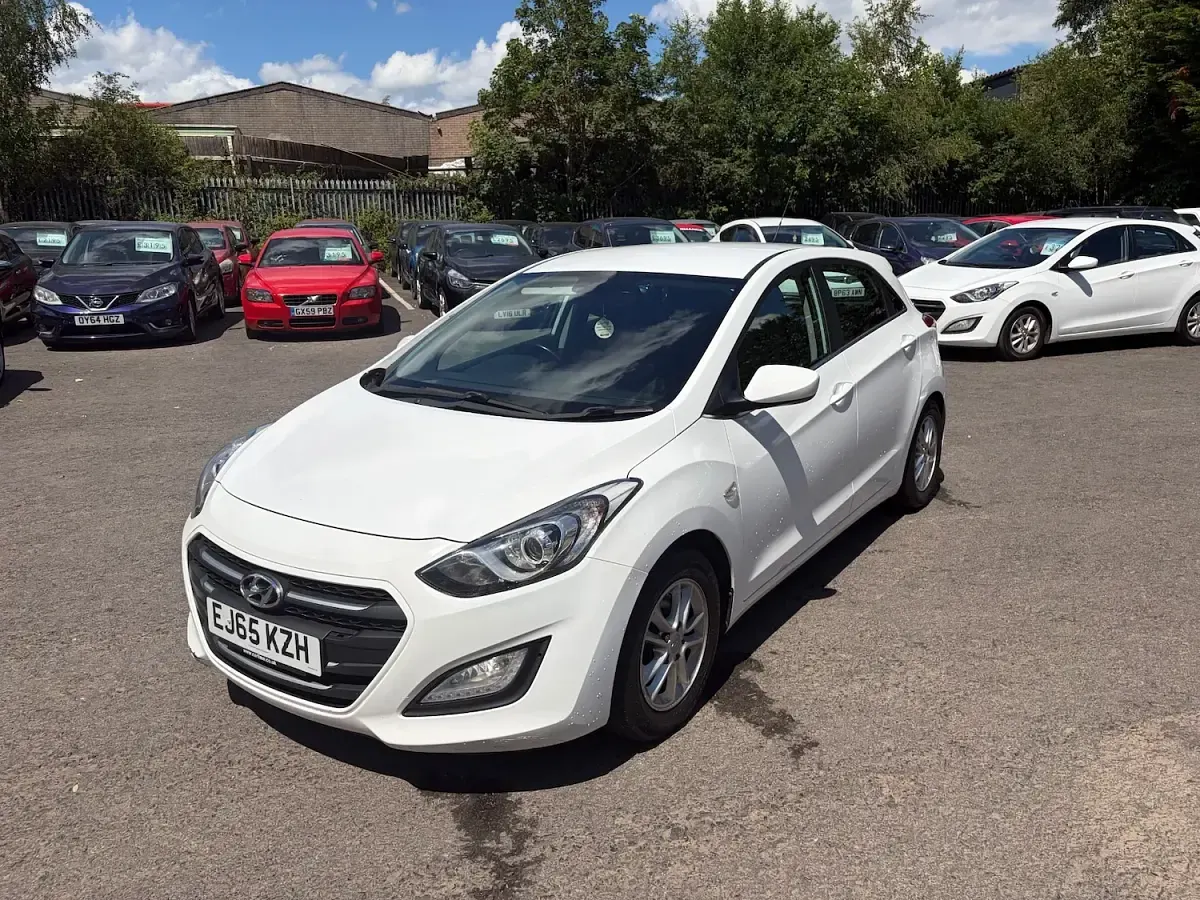 Used Hyundai i30 SE 110 HP (80 kW) 2015 White Hatchback