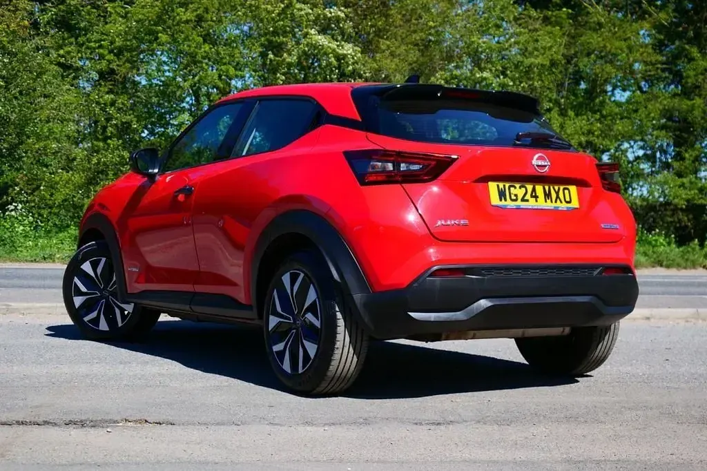 Usado Nissan Juke Acenta Premium 143 CV (105 kW) 2024 Rojo SUV