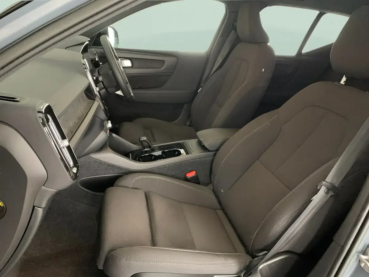 Used Volvo XC40 Plus 169 kW (231 HP) 2023 Grey SUV