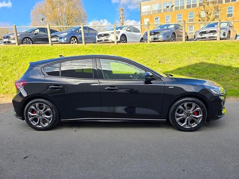 Używany Ford Focus ST-Line 2022 Czarny Hatchback
