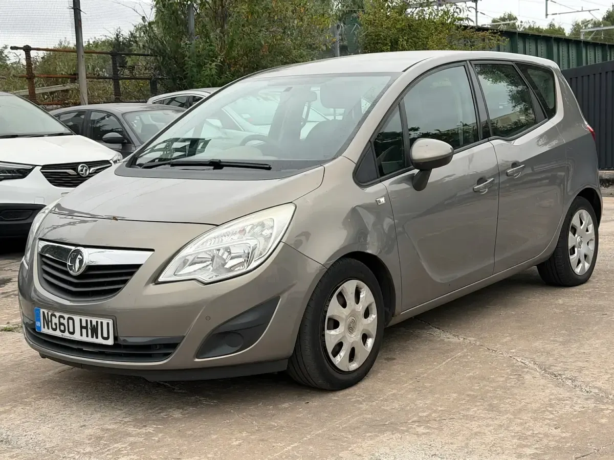 Used Vauxhall Meriva 100 HP (73 kW) 2011 Brown MPV