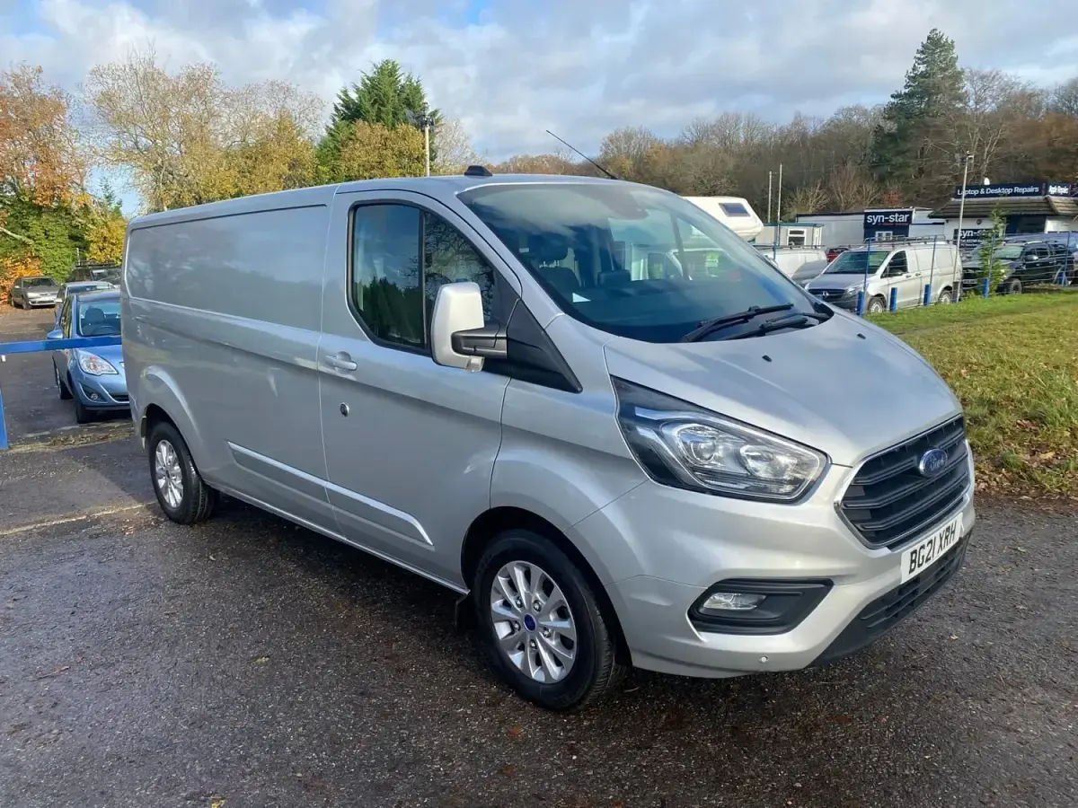 Usado Ford Transit Custom Limited 130 HP (95 kW) 2021 Prateado Van