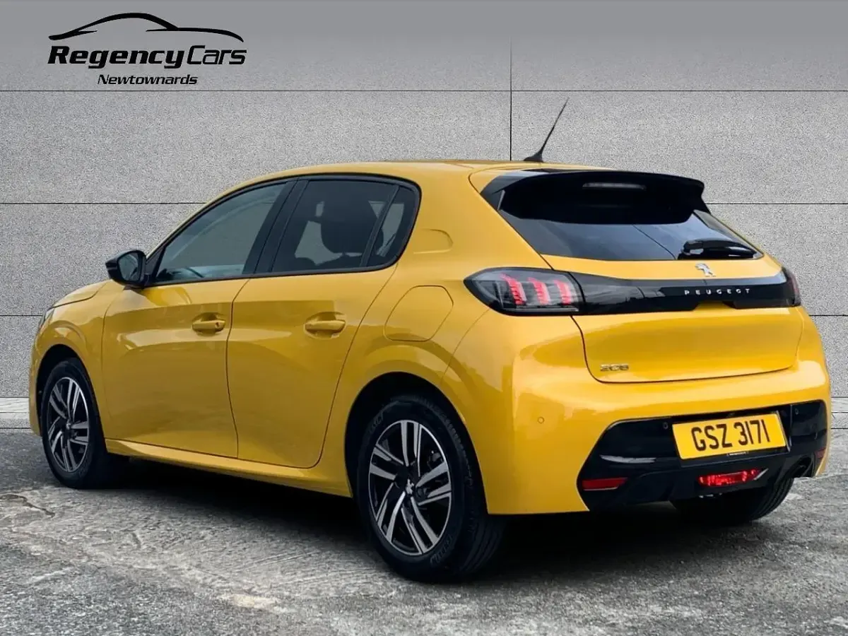Used Peugeot 208 Allure Premium 99 HP (72 kW) 2022 Yellow Hatchback