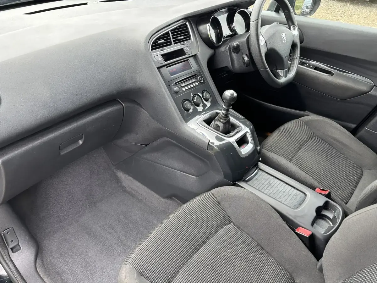 Used Peugeot 5008 Active 115 HP (84 kW) 2014 Black MPV