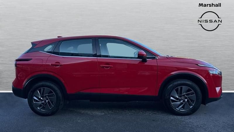 Used Nissan Qashqai Acenta Premium 140 HP (102 kW) 2022 Red SUV