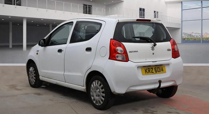 Used Suzuki Alto 2013 White Hatchback