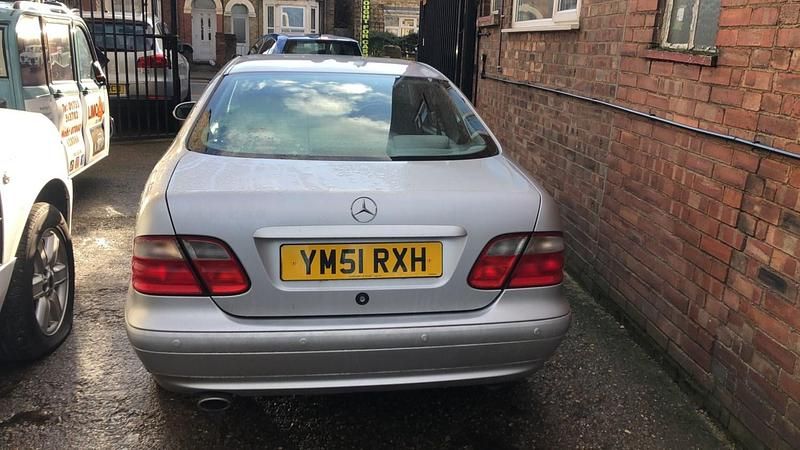 Używany Mercedes CLK230 Elegance 2002 Srebrny Coupe