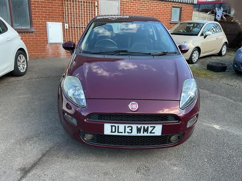 Used Fiat Punto Easy 77 HP (56 kW) 2013 Red Hatchback