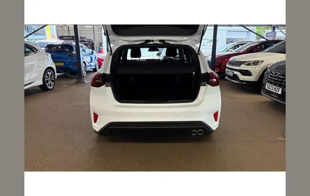 New Ford Focus ST-Line 153 HP (112 kW) 2026 White Hatchback