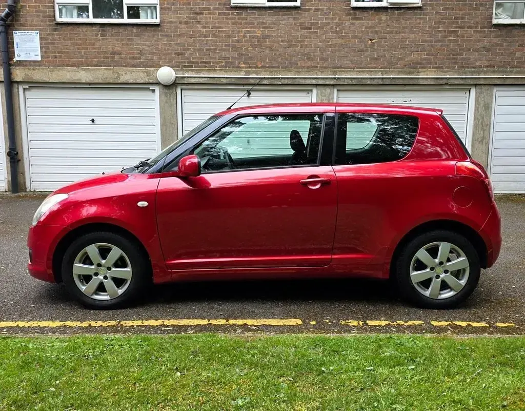 Used Suzuki Swift GLX 102 HP (75 kW) 2010 Red Hatchback