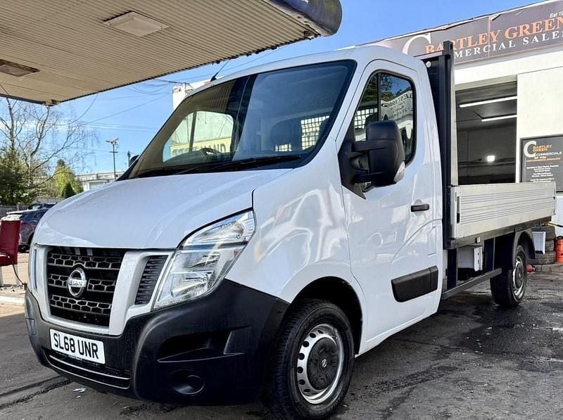 White Used 2018 Nissan NV400 SE Van | £7,990 (Fair price) - Image 1/4
