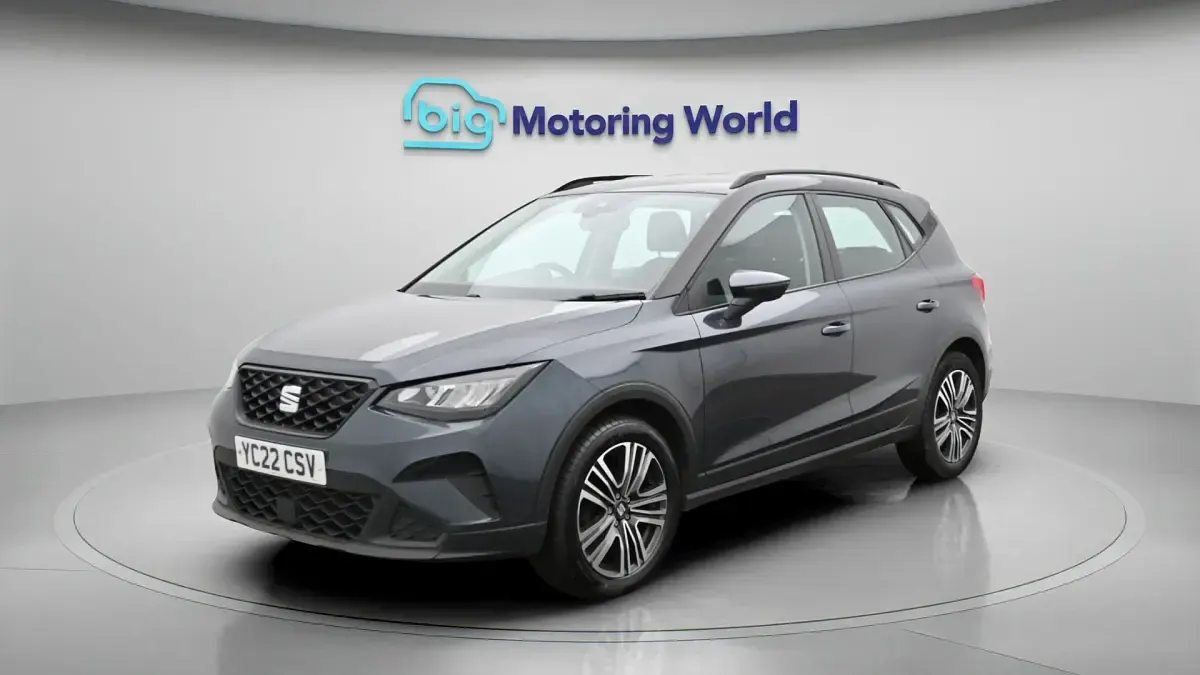Usado Seat Arona SE 94 CV (69 kW) 2022 Gris SUV