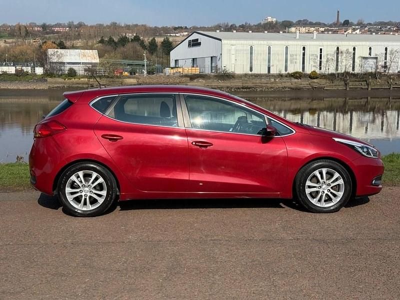 Used Kia Ceed 133 HP (97 kW) 2014 Red Hatchback