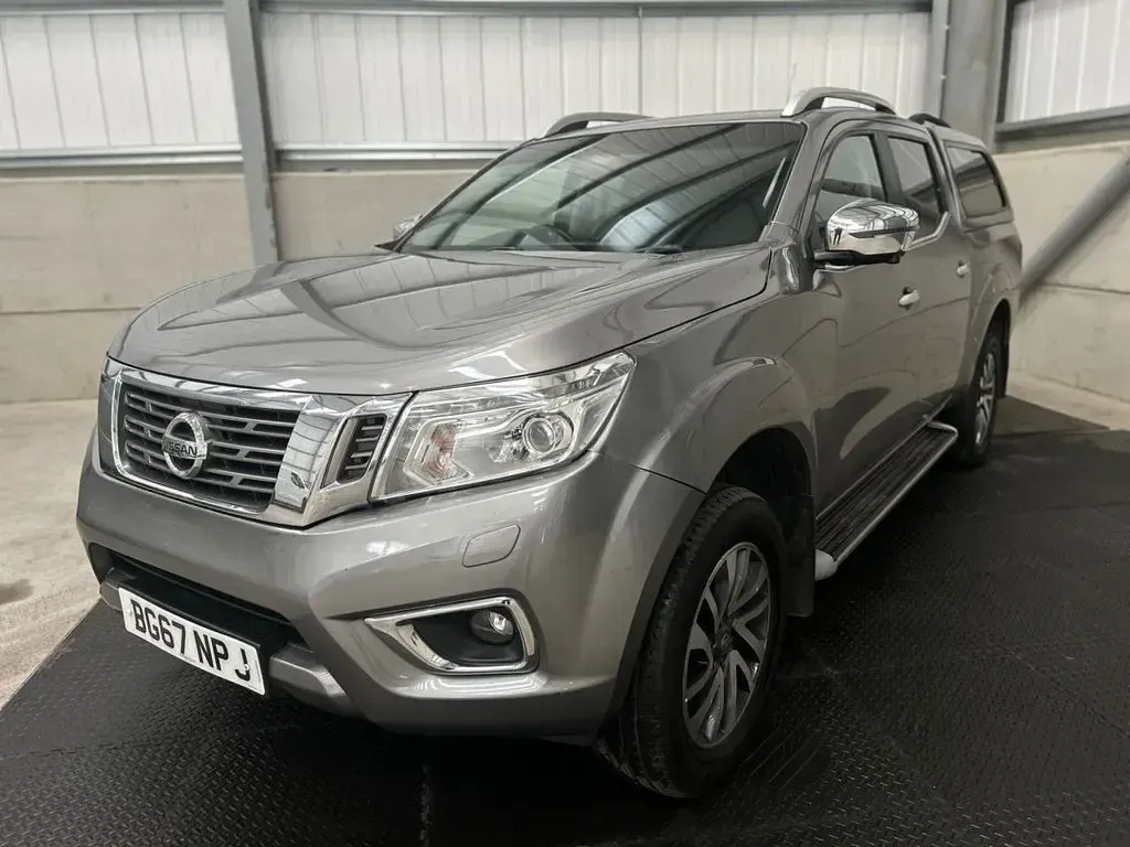 Used Nissan Navara Tekna 190 HP (139 kW) 2017 Grey Pickup
