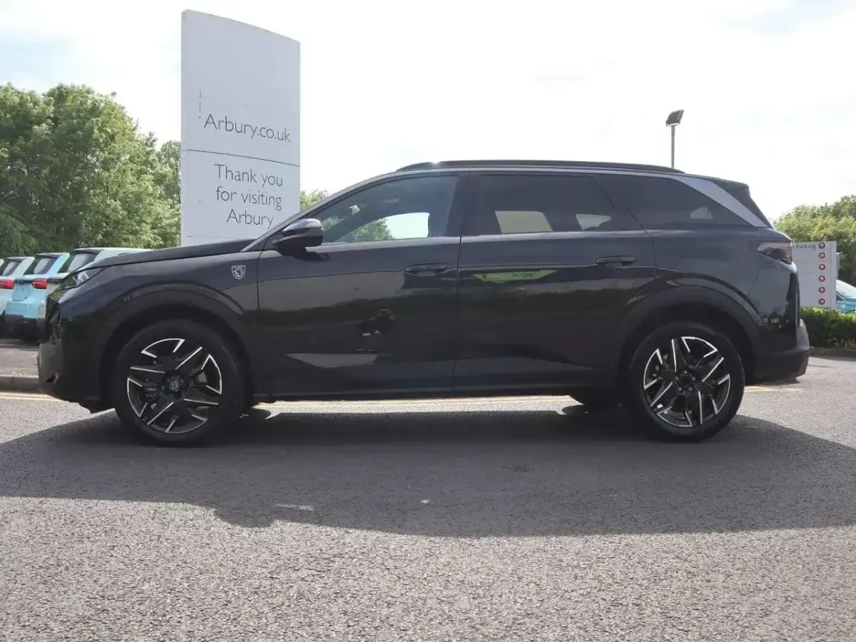 Usado Peugeot 5008 GTi 134 HP (98 kW) 2025 Preto SUV