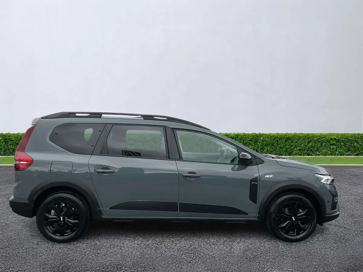 Used Dacia Jogger Extreme 110 HP (80 kW) 2023 Grey MPV