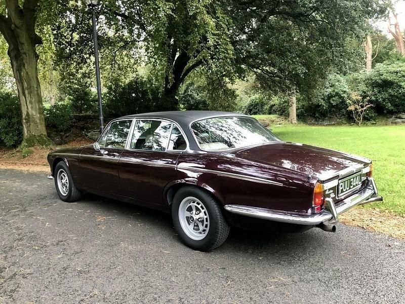 Used Daimler Double Six Serie 1 1973 Maroon Sedan