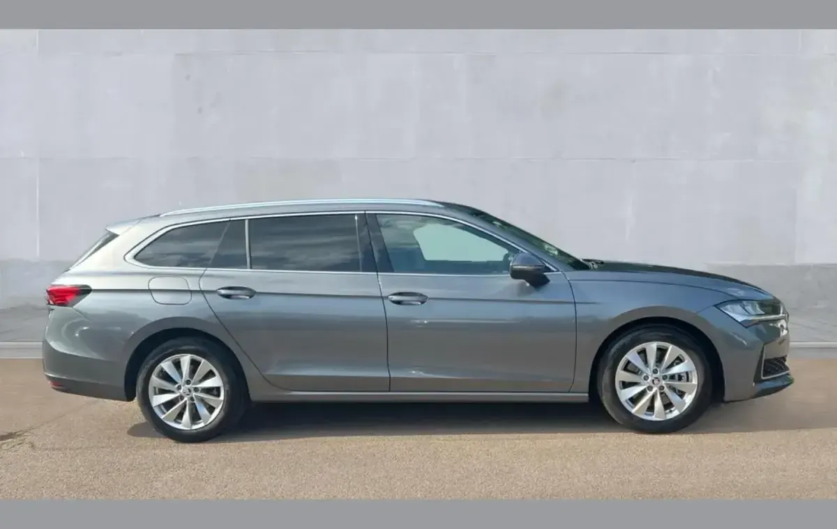 Used Skoda Superb SE Technology 200 HP (147 kW) 2024 Grey Estate