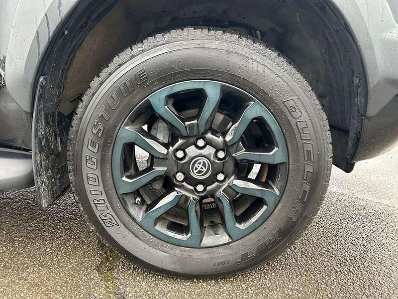 Begagnad Toyota HiLux 2025 Svart Pickup
