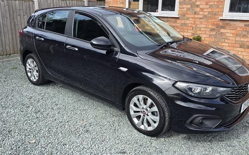 Używany Fiat Tipo Easy Plus 120 KM (88 kW) 2019 Hatchback