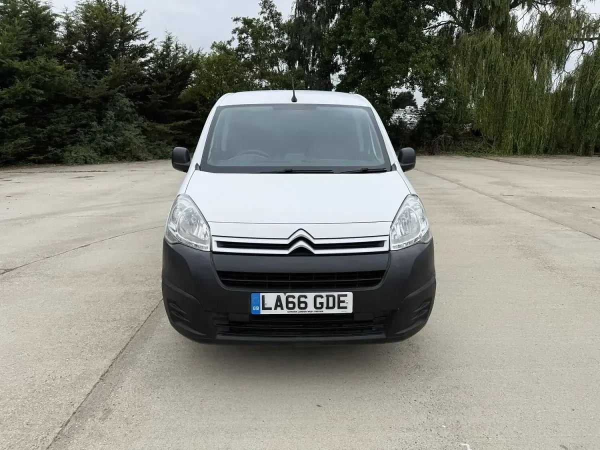 Used Citroën Berlingo 75 HP (55 kW) 2017 White MPV