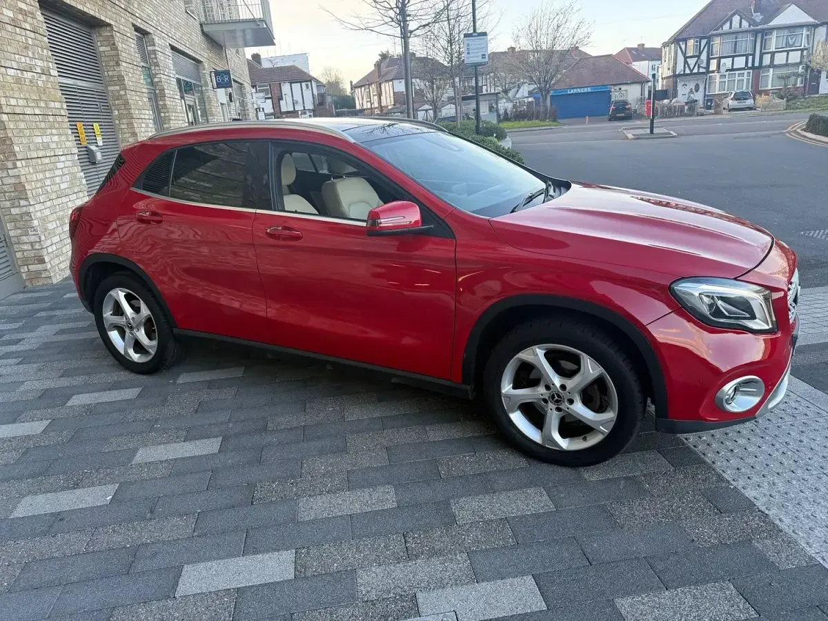 Used Mercedes GLA220 Premium Plus 177 HP (130 kW) 2017 Red SUV