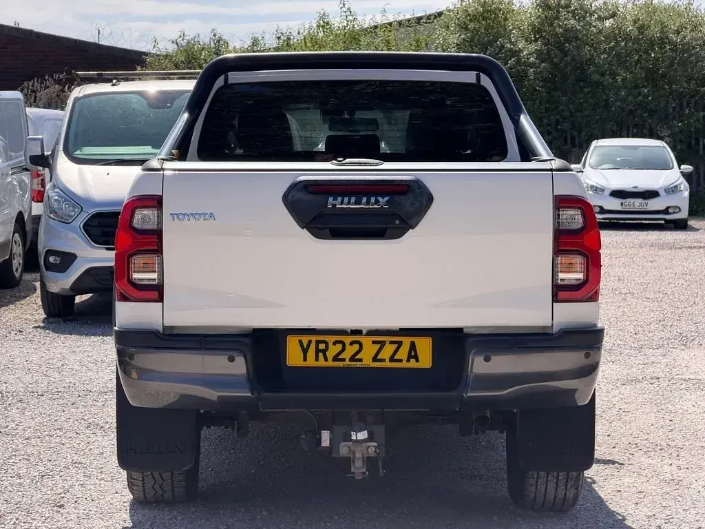 Used Toyota HiLux 204 HP (150 kW) 2022 White Pickup