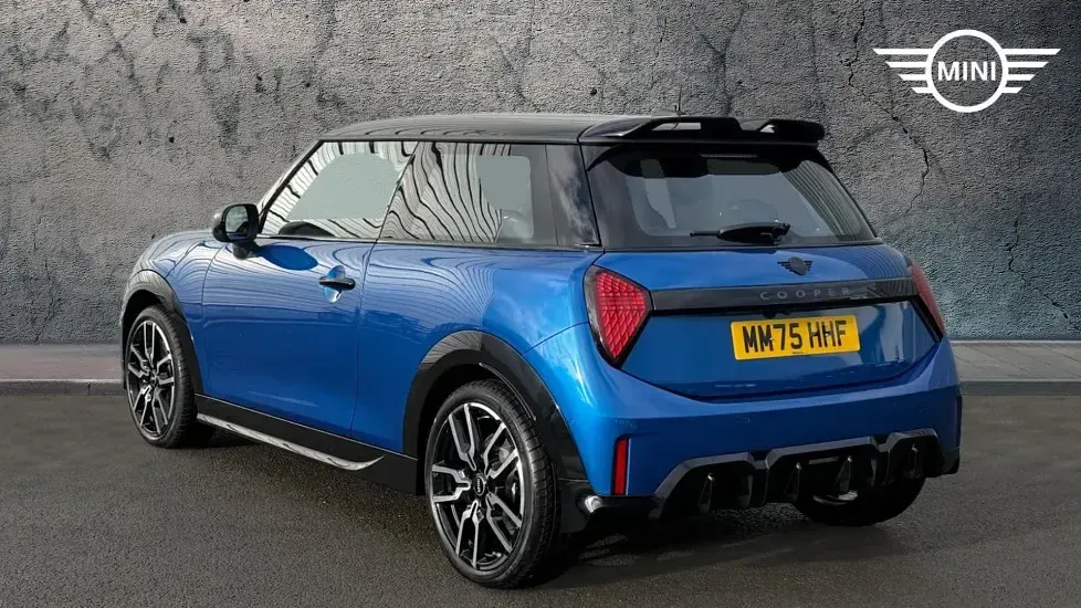 Used Mini Cooper Hatch 113 kW (154 HP) 2025 Blue Hatchback