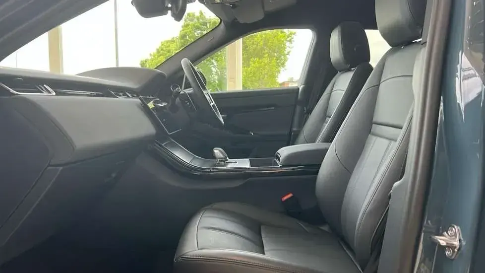 Used Land Rover Range Rover evoque SE Dynamic 204 HP (150 kW) 2025 Metallic  tribeca blue Hatchback