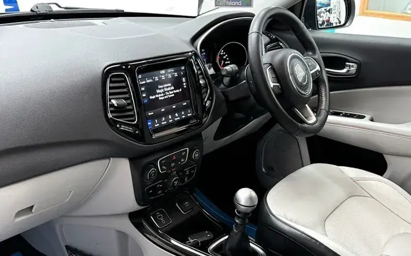 Used Jeep Compass Limited 120 HP (88 kW) 2019 Grey SUV