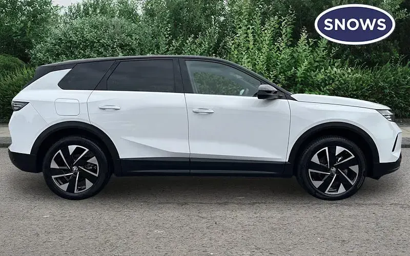 Used Vauxhall Grandland X Ultimate 136 HP (100 kW) 2025 White SUV