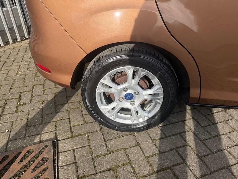 Used Ford B-MAX Zetec 105 HP (77 kW) 2014 Gold MPV