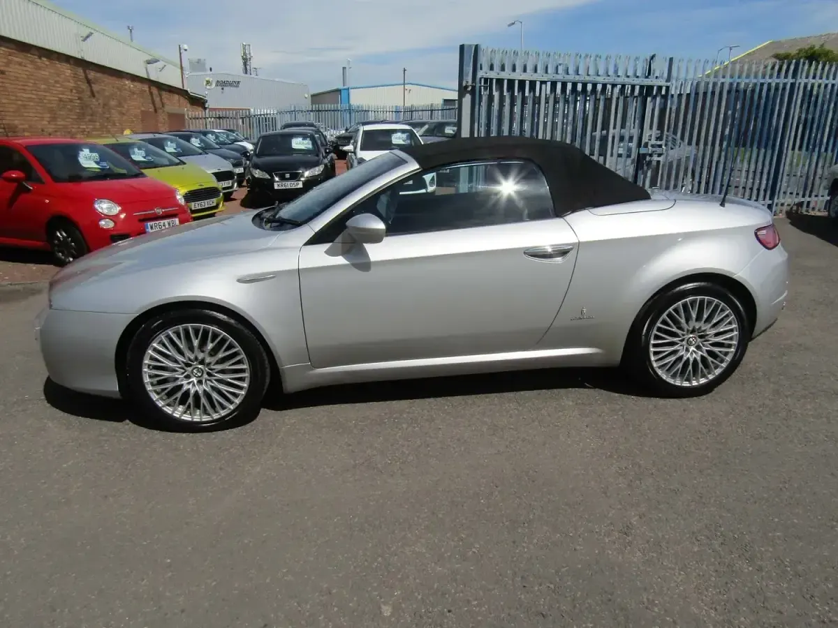 Used Alfa Romeo Spider 185 HP (136 kW) 2008 Silver Cabriolet