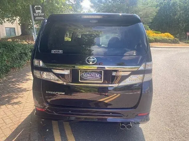 Begagnad Toyota Alphard 170 HK (125 kW) 2011 Lila Minibuss