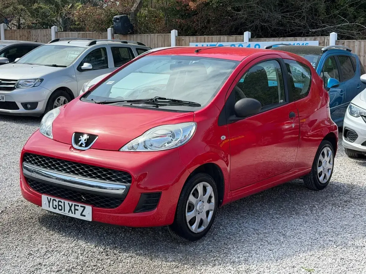 Used Peugeot 107 68 HP (50 kW) 2011 Red Hatchback