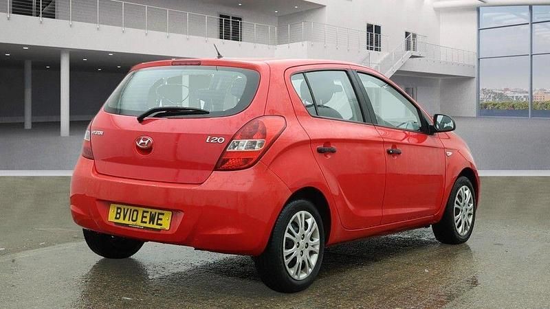 Used Hyundai i20 Classic 77 HP (56 kW) 2010 Red Hatchback