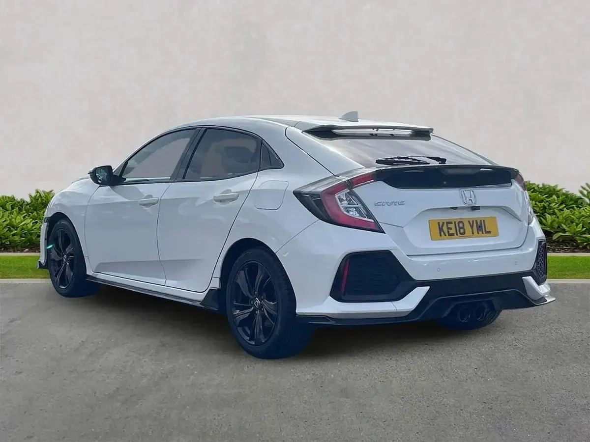 Used Honda Civic Sport 182 HP (133 kW) 2018 White Hatchback