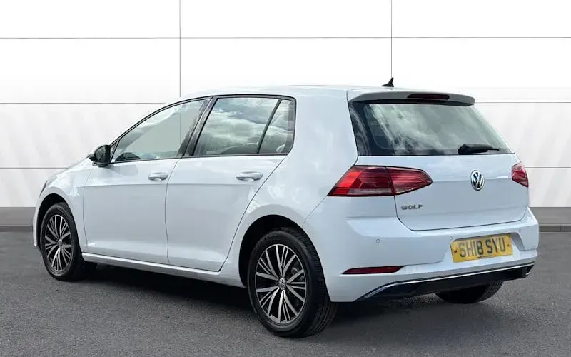 Used VW Golf VII SE 125 HP (91 kW) 2018 White Hatchback