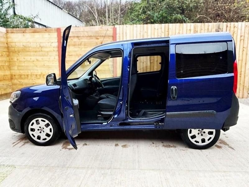 Used Fiat Doblò 2020 Blue MPV