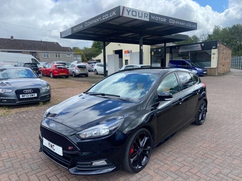 Used Ford Focus ST 185 HP (136 kW) 2017 Black Hatchback