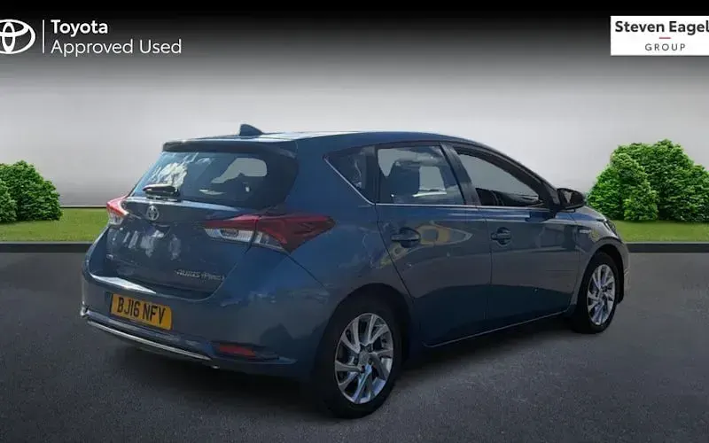 Used Toyota Auris Hybrid Business Edition 136 HP (100 kW) 2016 Blue Hatchback